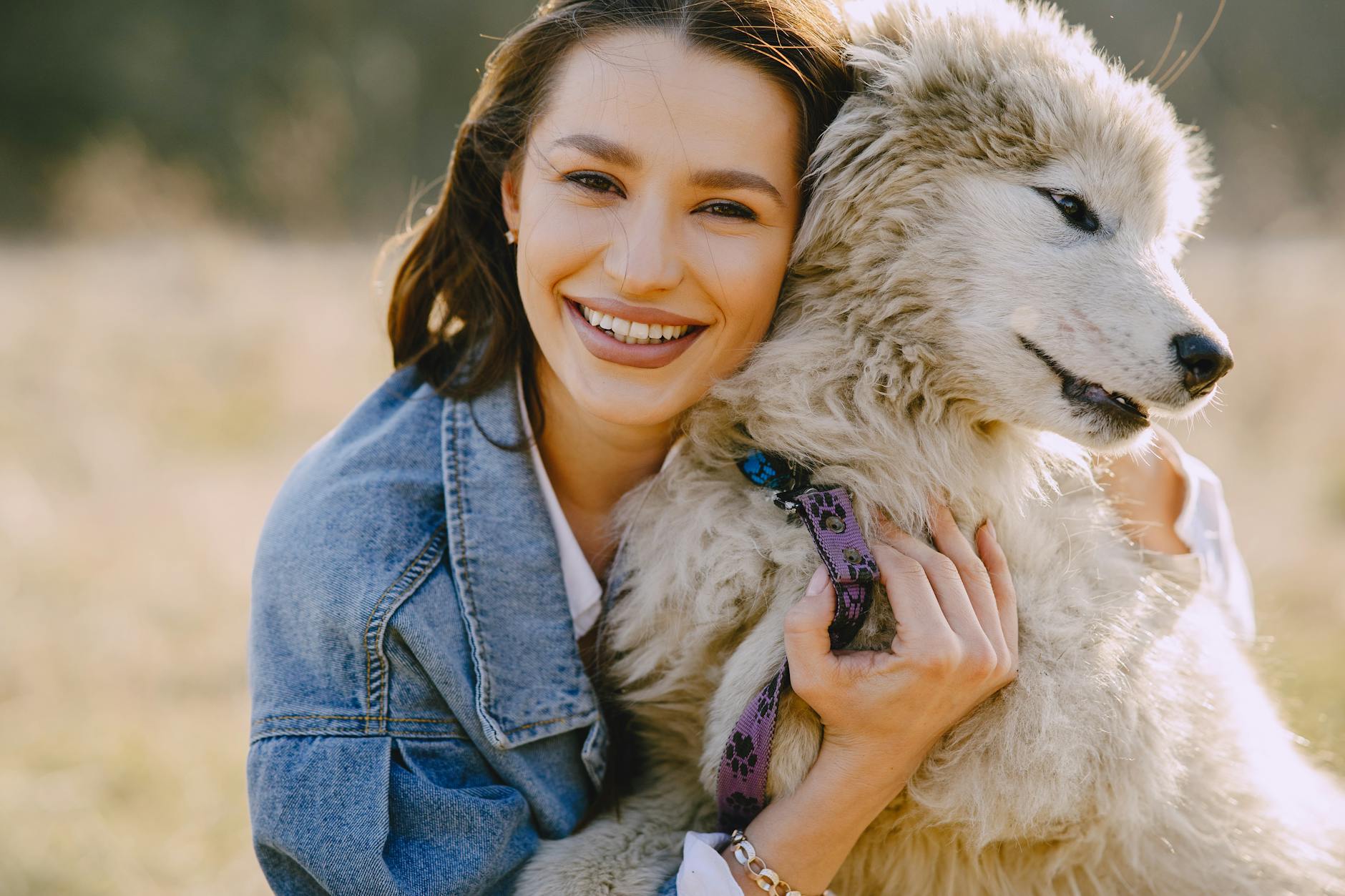 dog Here are a few options, focusing on different aspects:
* **Dog expressing love nonverbally**
* **Understanding dog's unspoken language**
* **Building bond with dog**